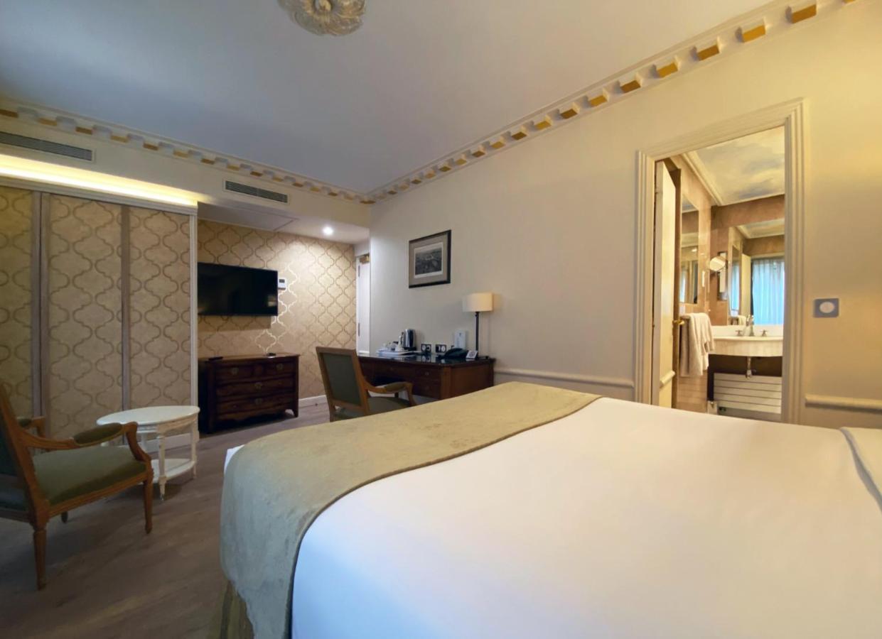 Deluxe Queen Room