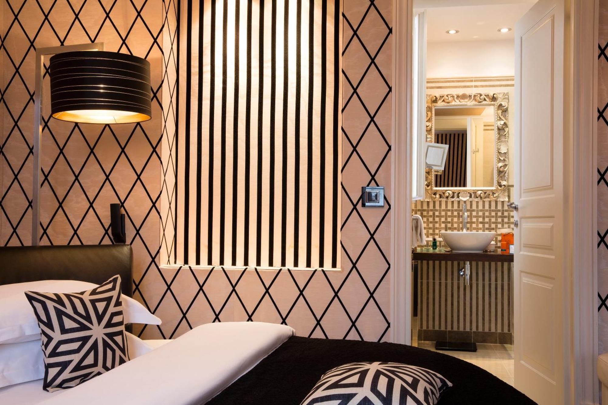 Junior Suite View of the Eiffel Tower