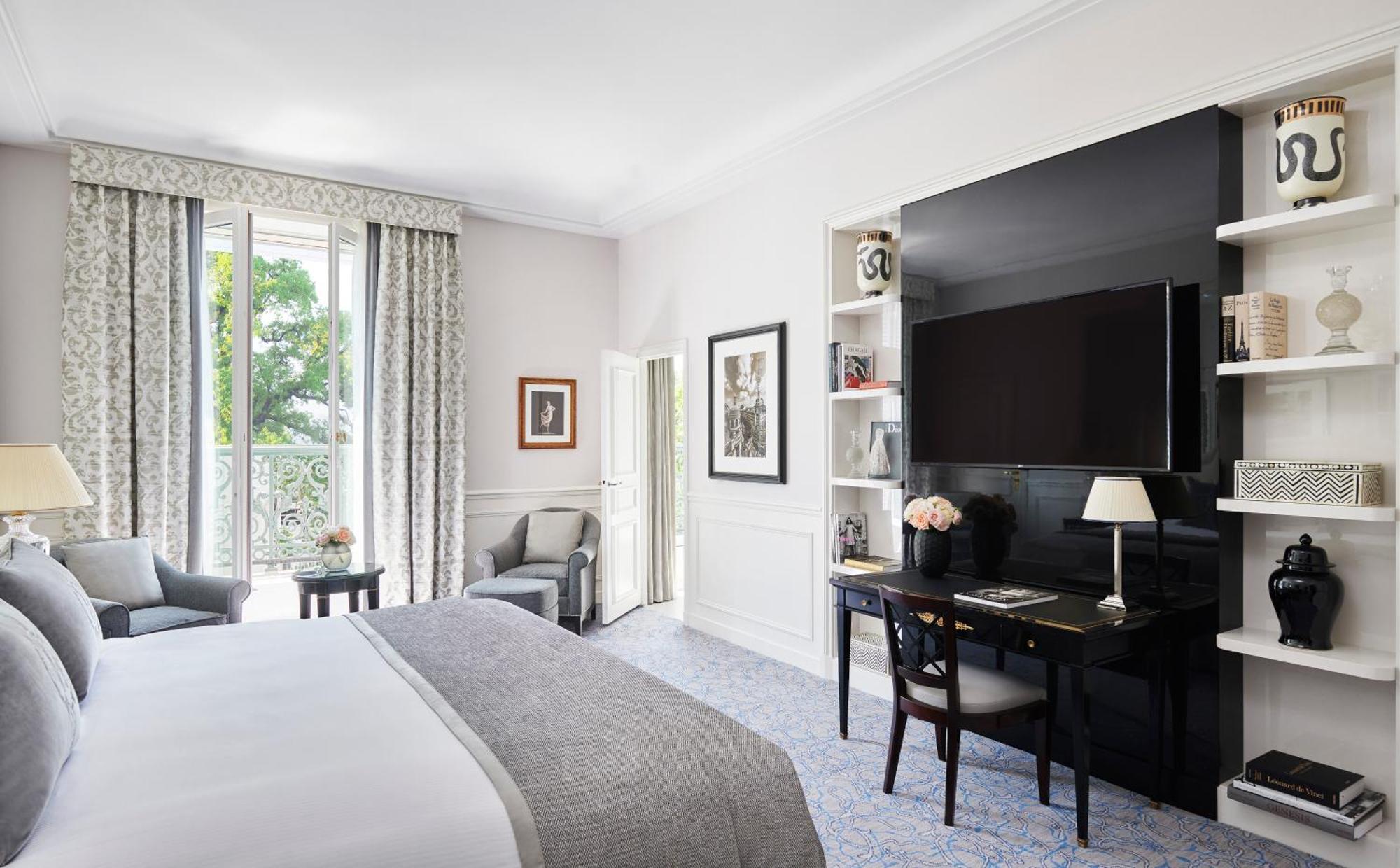 Junior King Suite with Balcony