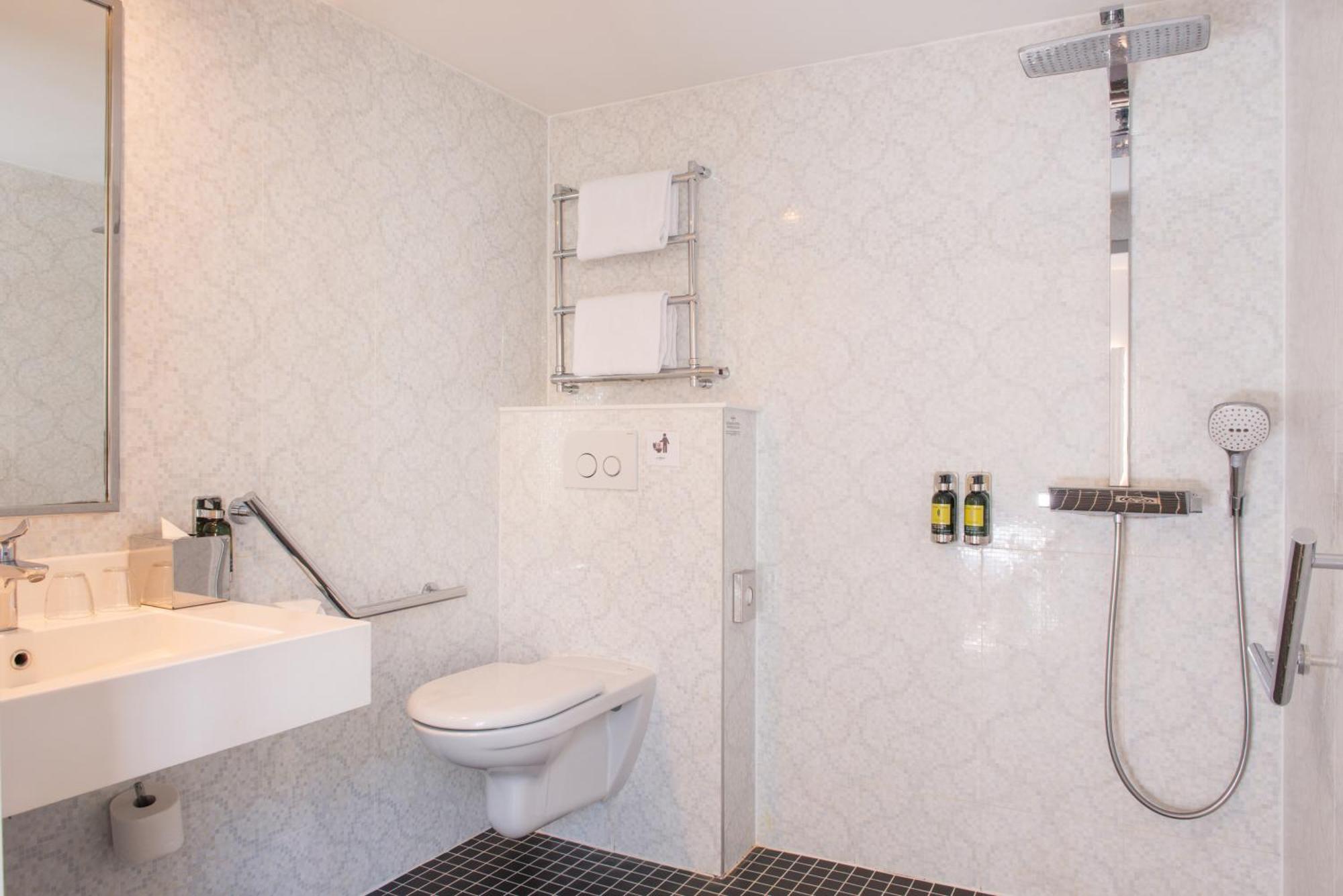 Double or Twin Room courtyard view or street view