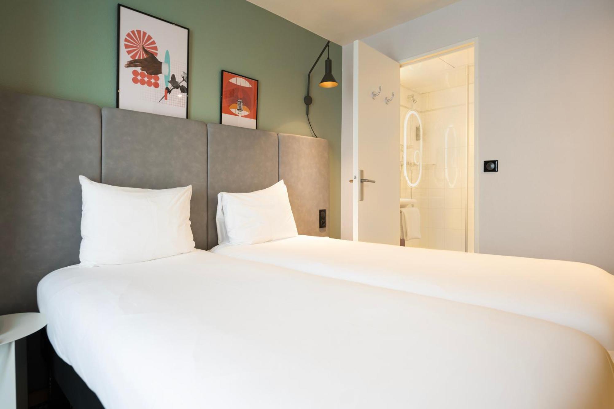 Standard Room with 2 Single Beds