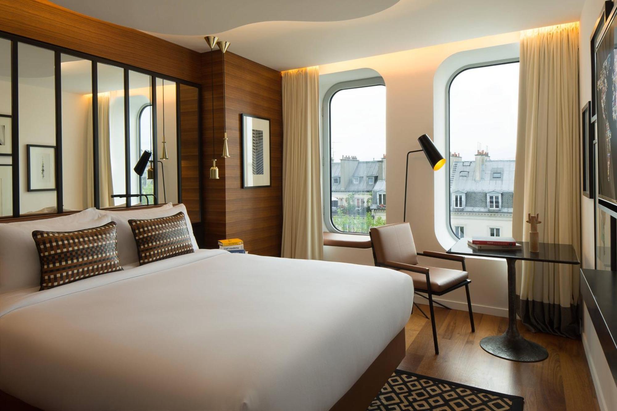 Urban View Room with Paris Rooftop View,1541403991:JPEG