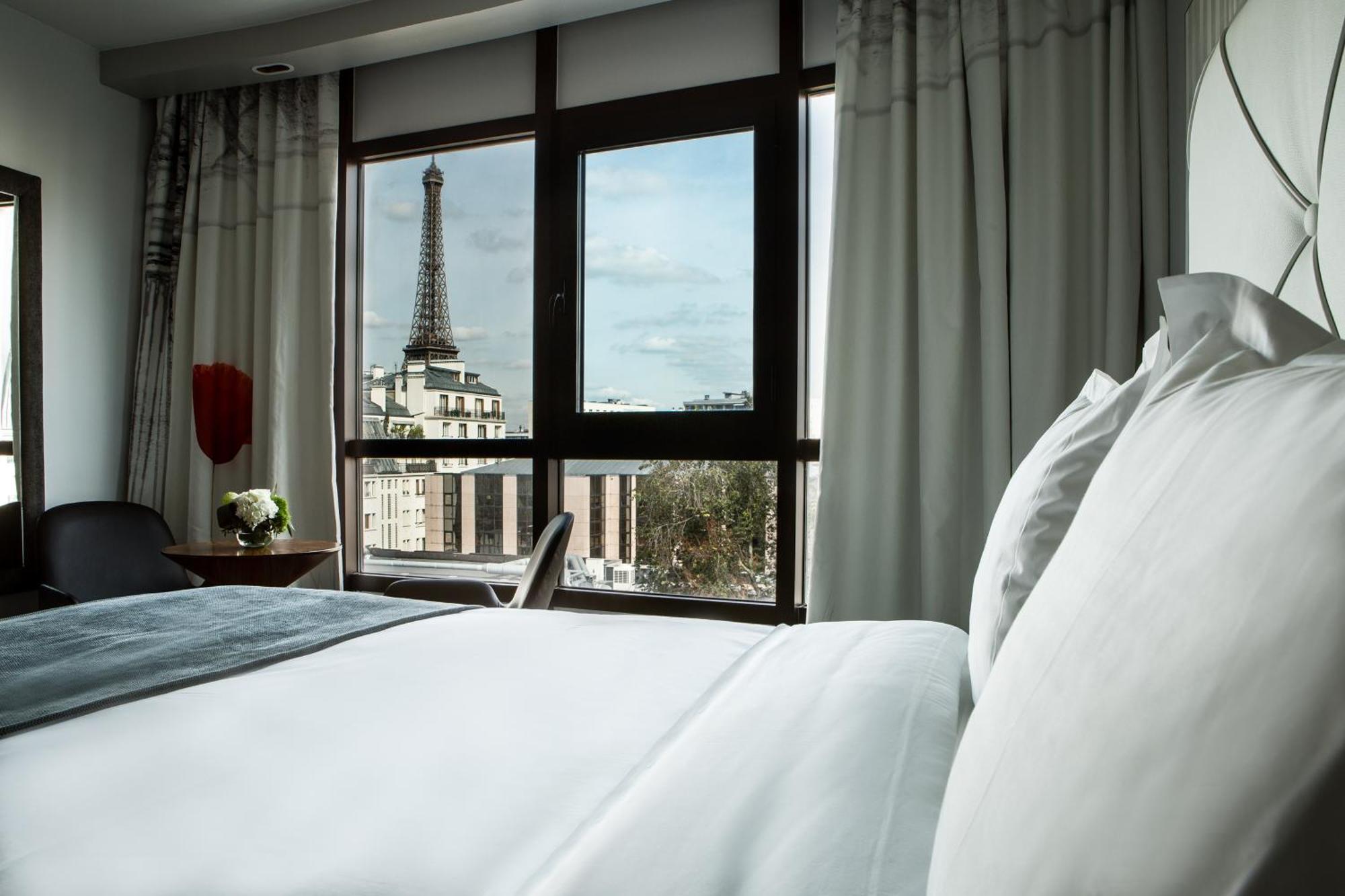 Double room Eiffel Tower view – 5th 6th floor