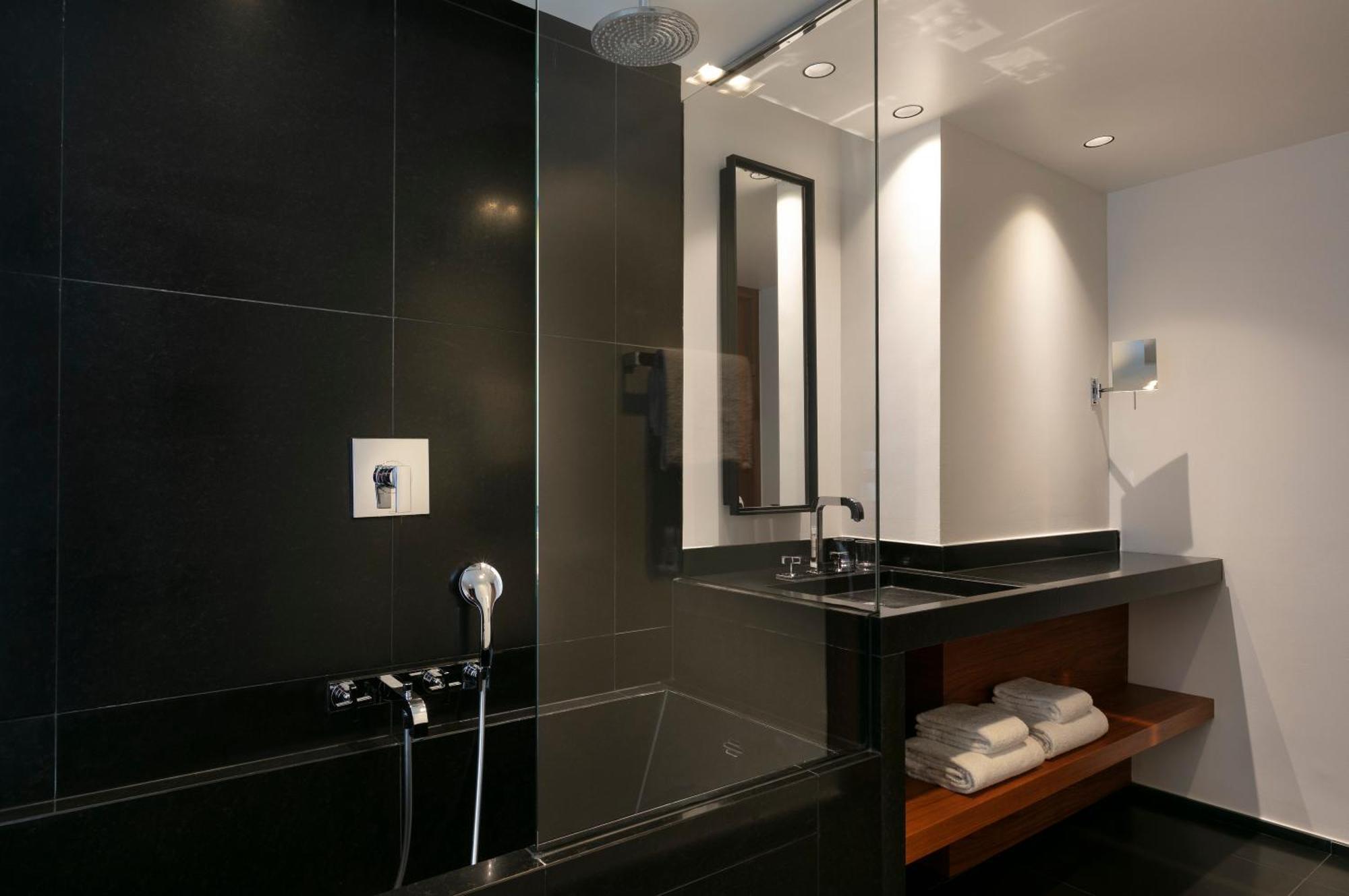 Prestige Twin Room with Partial Eiffel View