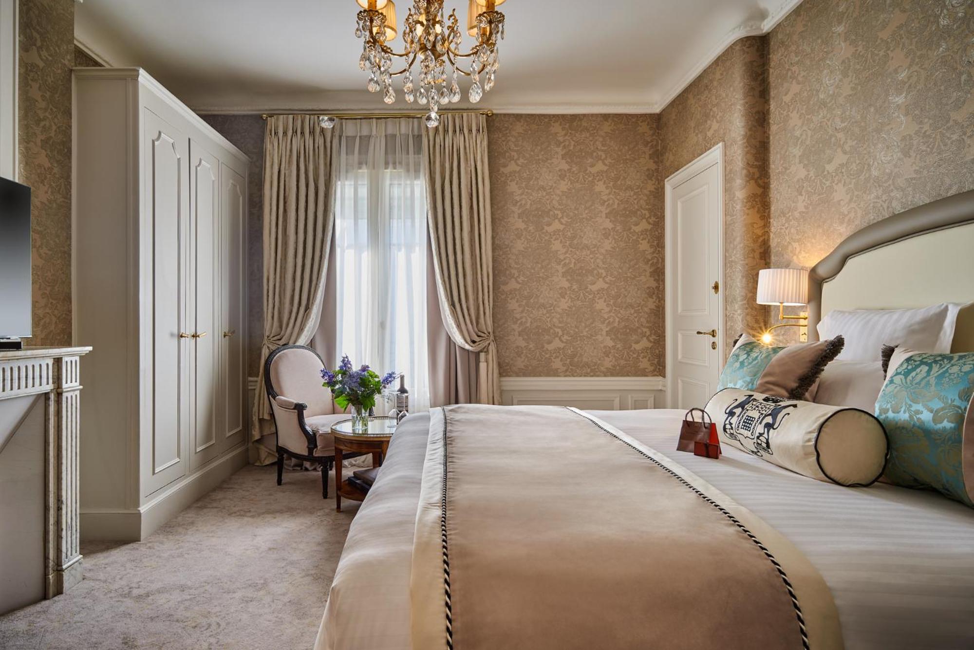 Executive room rue de la Paix View,1612954266:JPEG