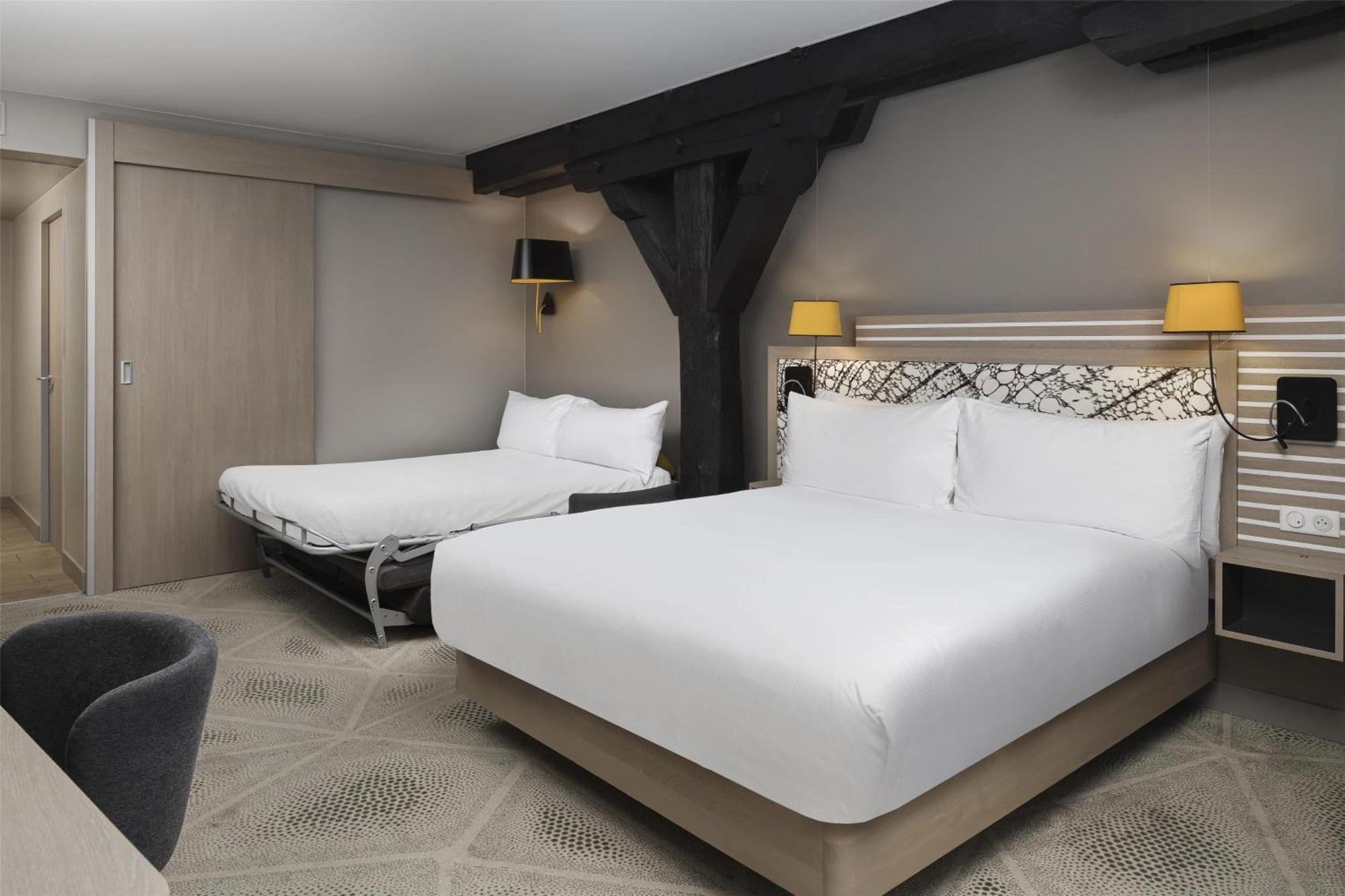 Deluxe Queen Room with Sofa Bed,1708356290:JPEG