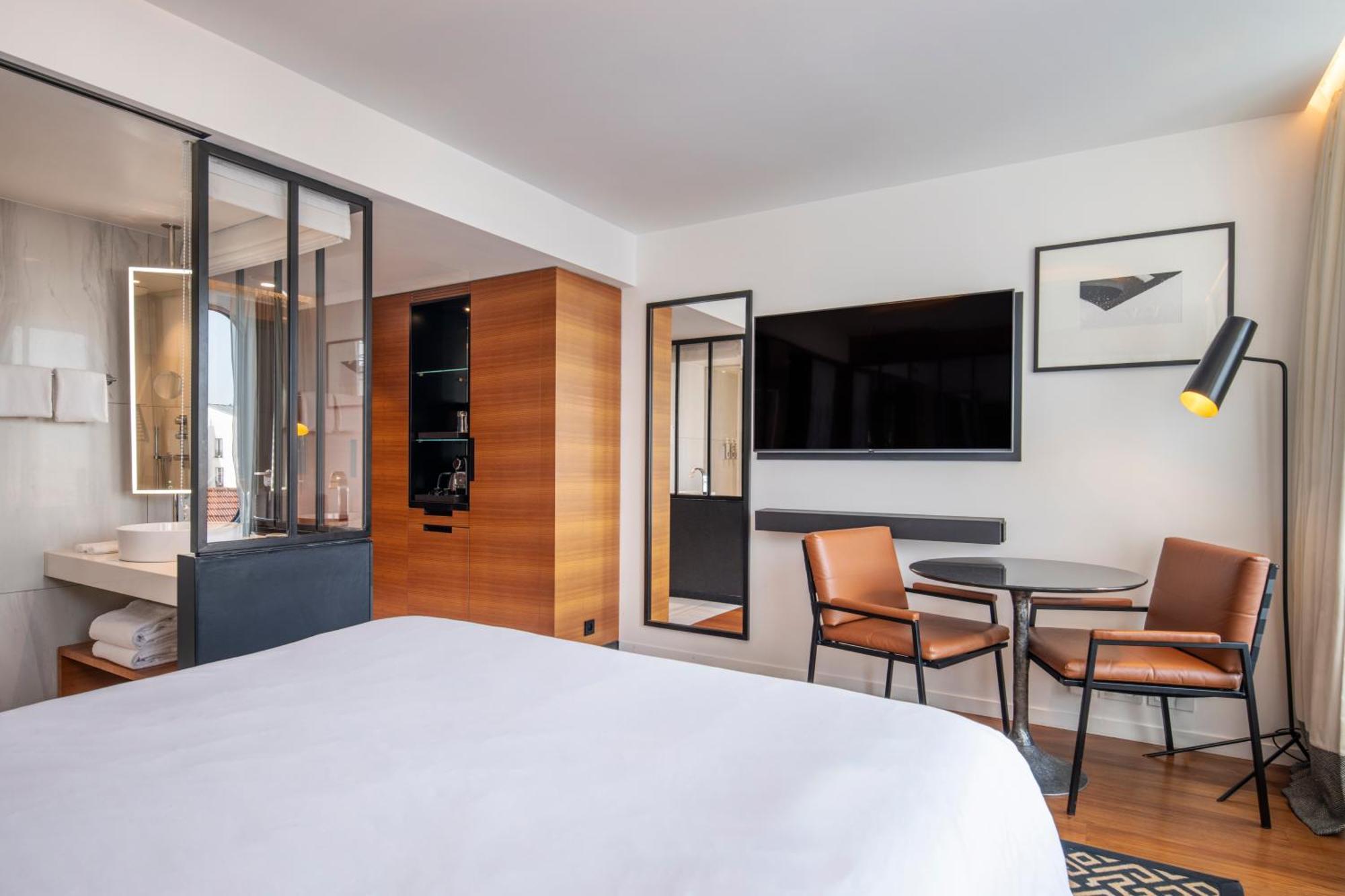 Bobo Room Garden or City View