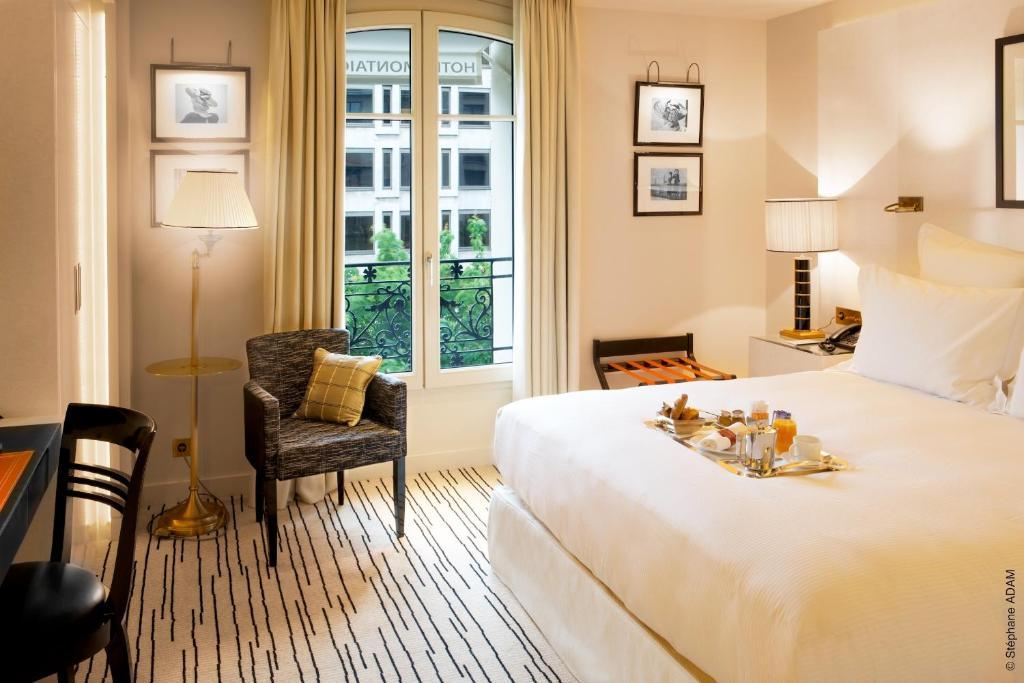 Suite with Terrace and City View