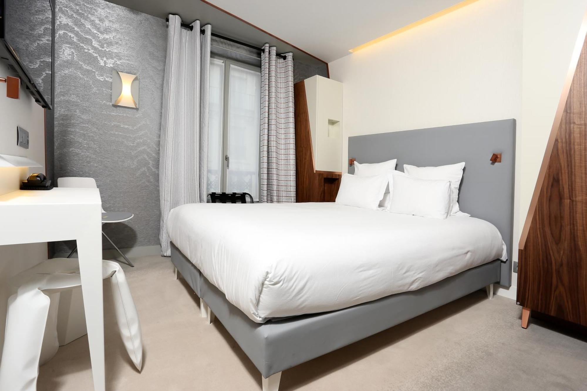 Small Deluxe Single Room