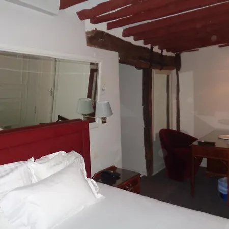 Hotel Les Degres De Notre Dame-3