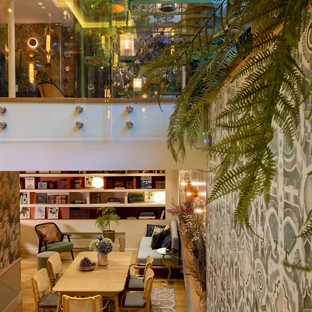 Hotel Jardin De Cluny-3